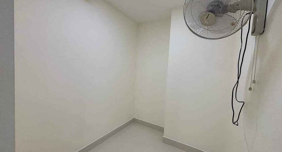 For rent 3 bedrooms condo in Yan Nawa, Bangkok