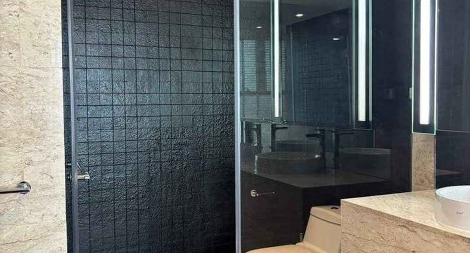For rent 3 bedrooms condo in Yan Nawa, Bangkok