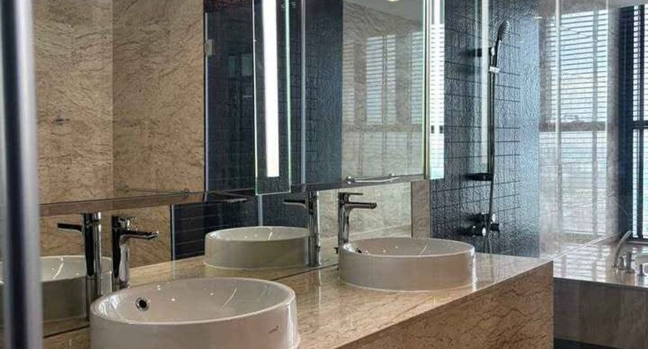 For rent 3 bedrooms condo in Yan Nawa, Bangkok
