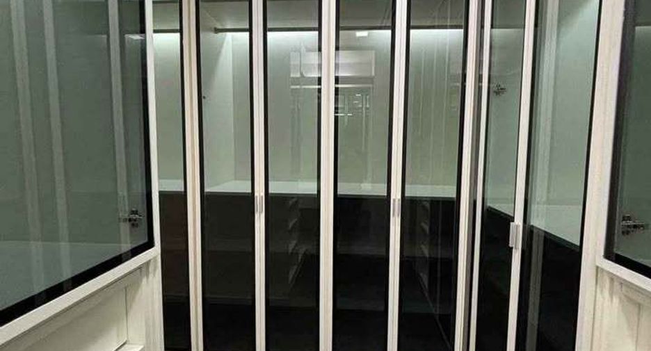 For rent 3 bedrooms condo in Yan Nawa, Bangkok