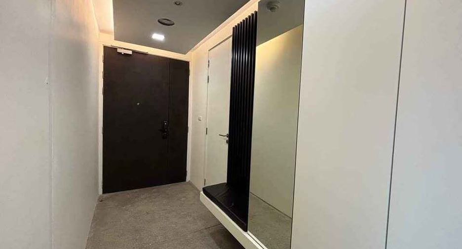 For rent 3 bedrooms condo in Yan Nawa, Bangkok