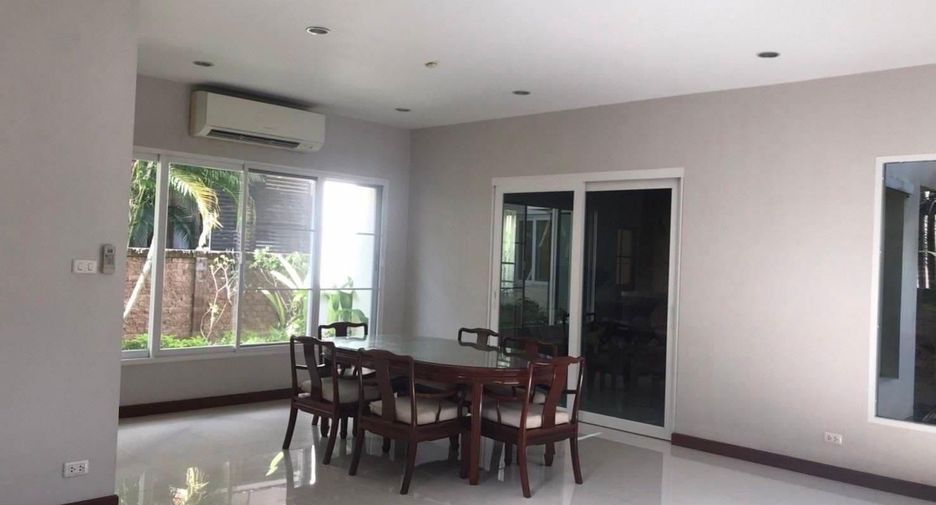 For sale 4 bedrooms house in Mueang Chiang Mai, Chiang Mai