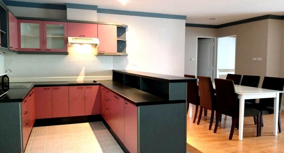 For rent 3 bedrooms condo in Khlong Toei, Bangkok