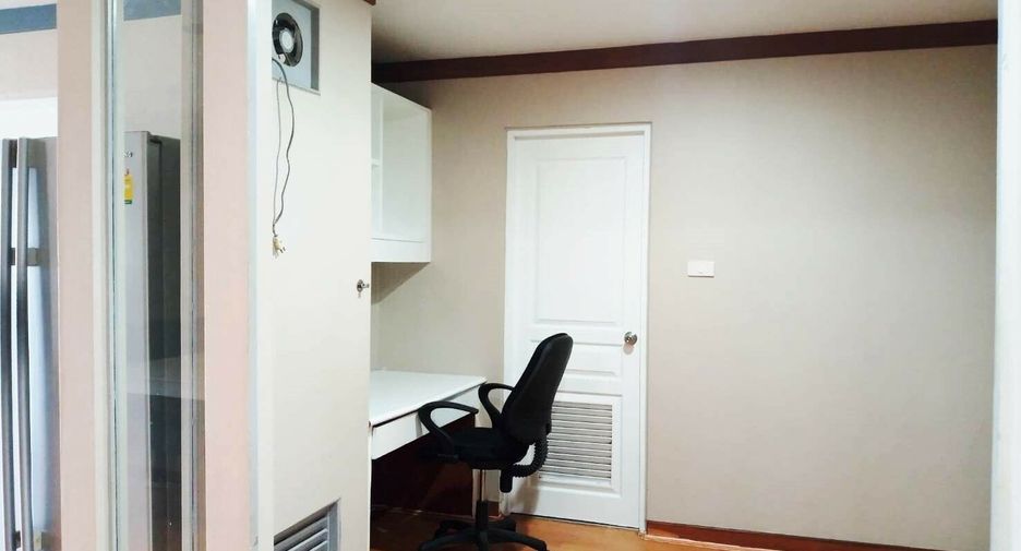For rent 3 bedrooms condo in Khlong Toei, Bangkok