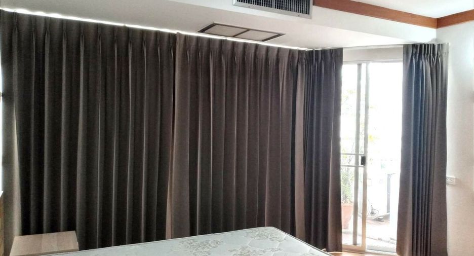 For rent 3 bedrooms condo in Khlong Toei, Bangkok