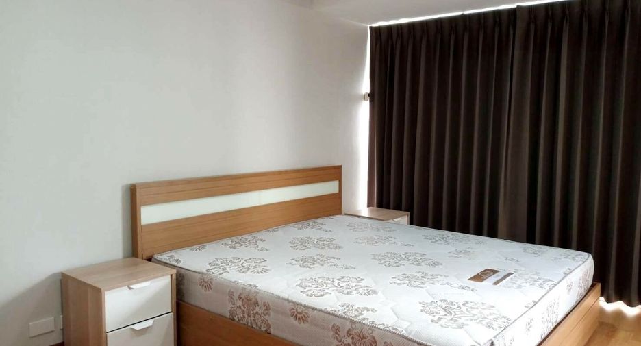 For rent 3 bedrooms condo in Khlong Toei, Bangkok