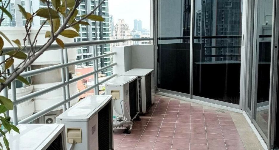 For rent 3 bedrooms condo in Khlong Toei, Bangkok