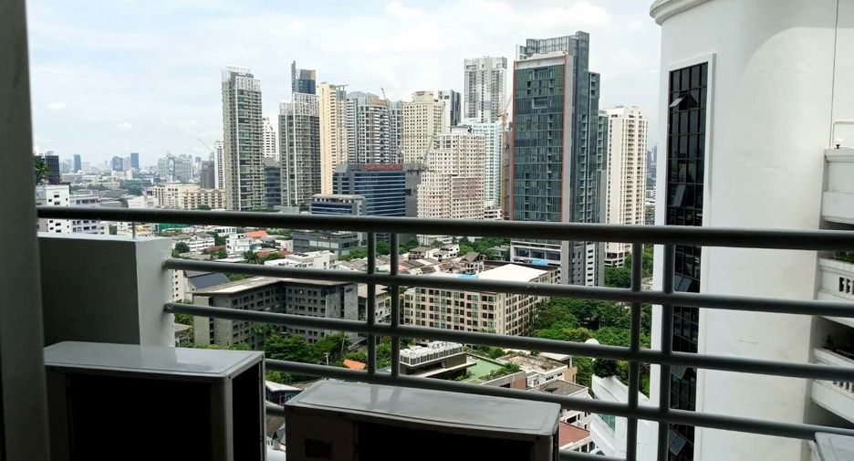 For rent 3 bedrooms condo in Khlong Toei, Bangkok
