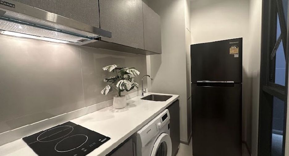 For rent 2 bedrooms condo in Huai Khwang, Bangkok
