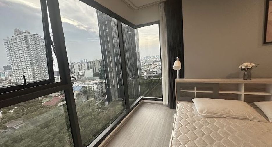 For rent 2 bedrooms condo in Huai Khwang, Bangkok