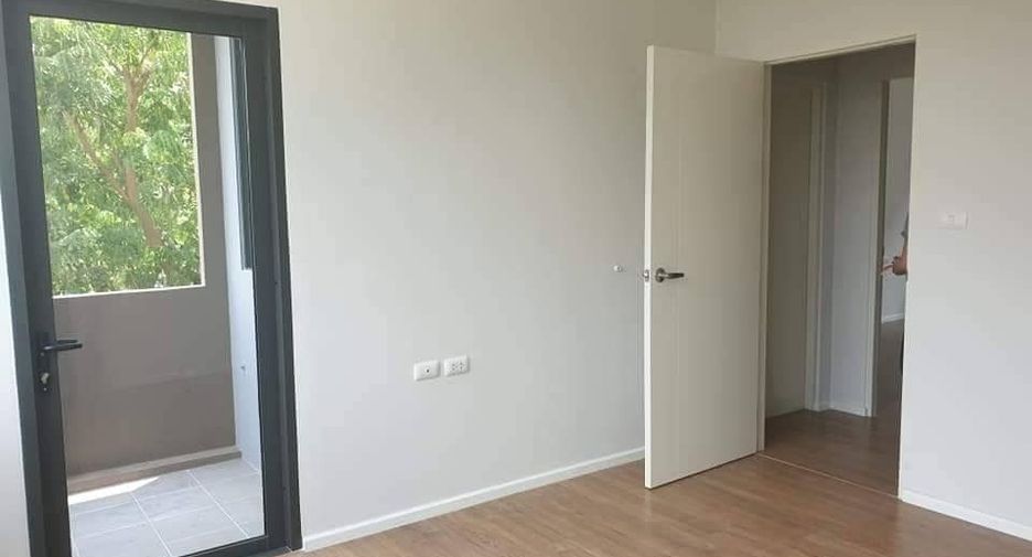 Reihenhaus zum Kauf mit 3 Zimmer in Saphan Sung, Bangkok