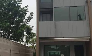 Reihenhaus zum Kauf mit 3 Zimmer in Saphan Sung, Bangkok