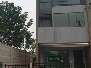 Reihenhaus zum Kauf mit 3 Zimmer in Saphan Sung, Bangkok