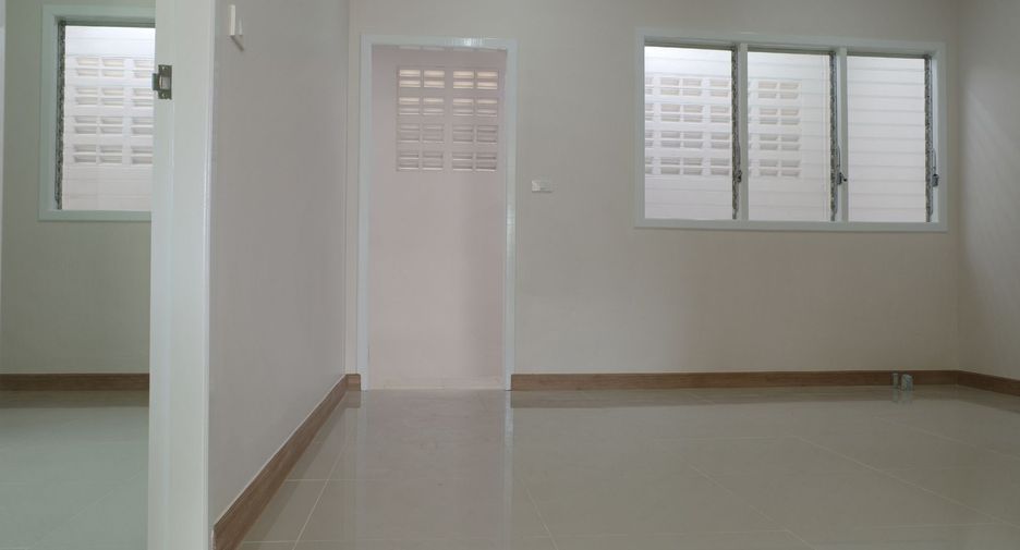 À vendre 3 chambres maison de ville à Bang Lamung, Chonburi