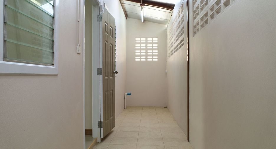À vendre 3 chambres maison de ville à Bang Lamung, Chonburi