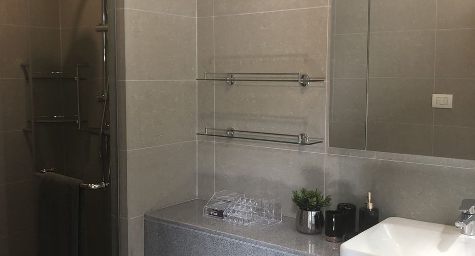 Condo en alquiler de 2 habitaciones en Pathum Wan, Bangkok