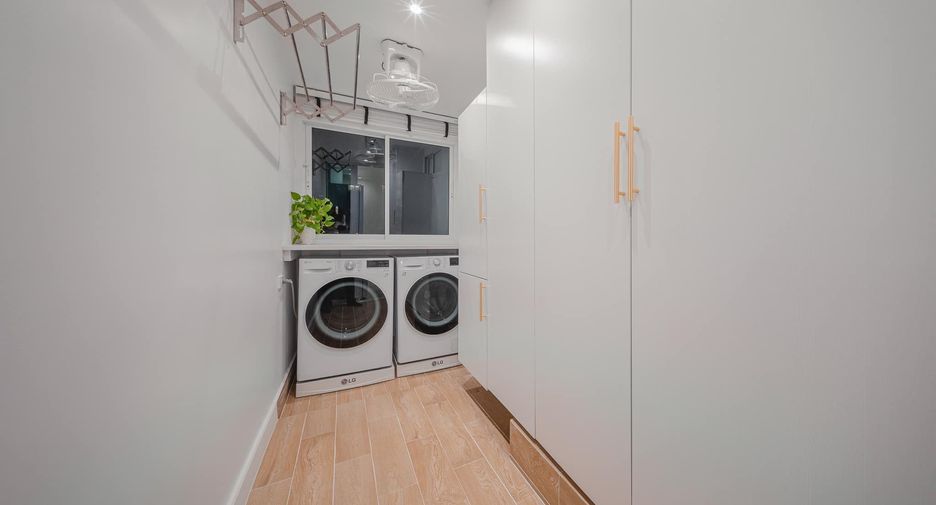 For rent 2 bedrooms condo in Yan Nawa, Bangkok