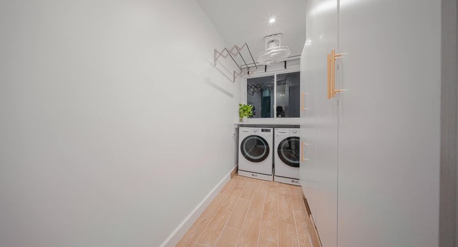 For rent 2 bedrooms condo in Yan Nawa, Bangkok