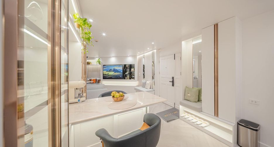 For rent 2 bedrooms condo in Yan Nawa, Bangkok