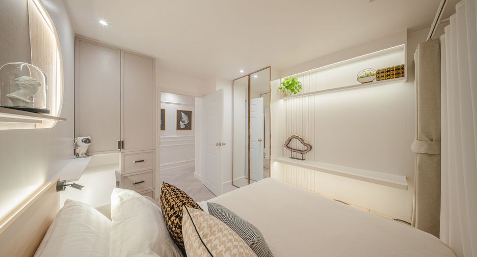 For rent 2 bedrooms condo in Yan Nawa, Bangkok