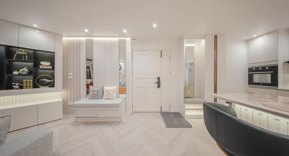 For rent 2 bedrooms condo in Yan Nawa, Bangkok