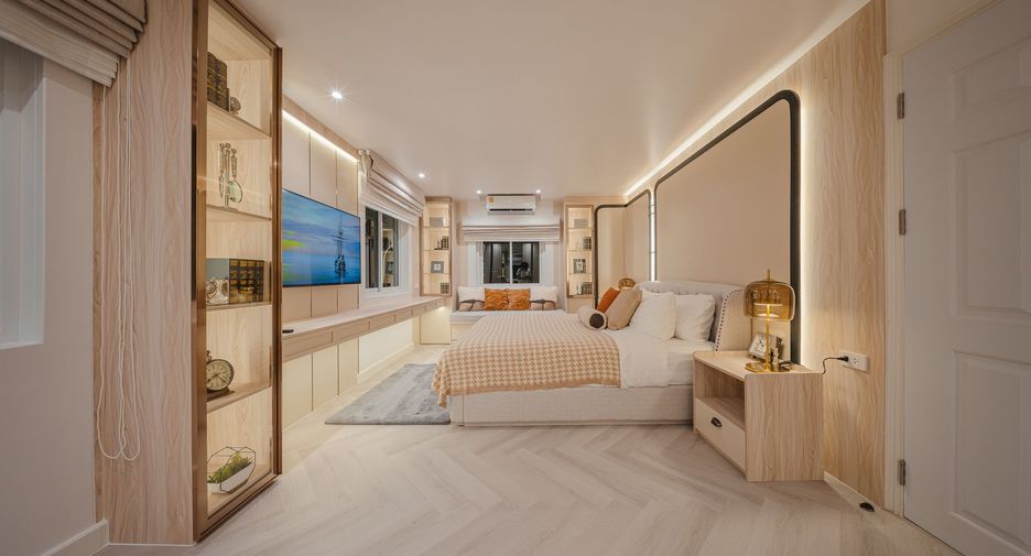 For rent 2 bedrooms condo in Yan Nawa, Bangkok