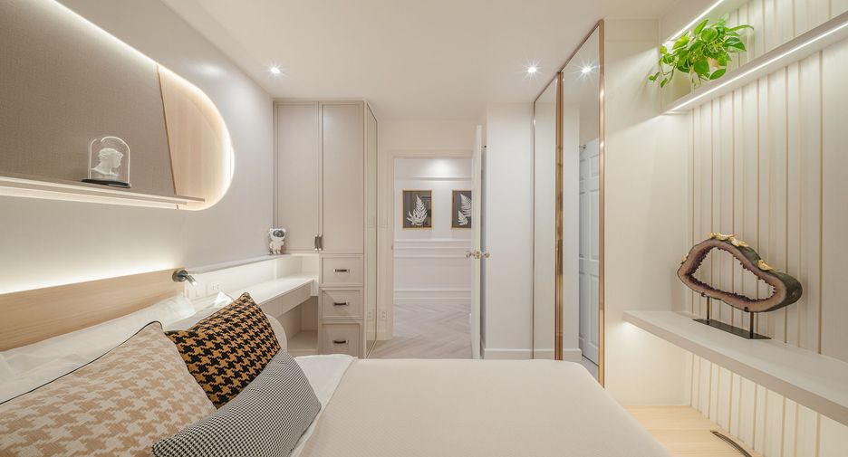 For rent 2 bedrooms condo in Yan Nawa, Bangkok