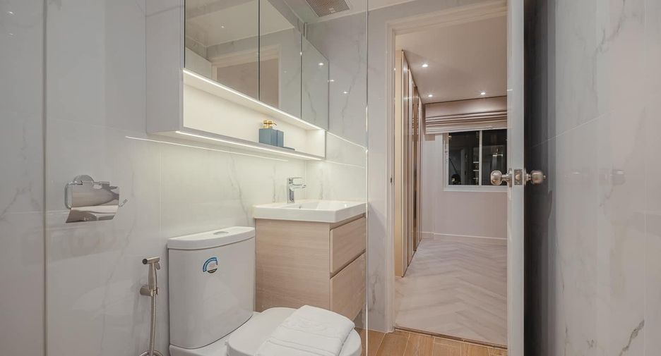 For rent 2 bedrooms condo in Yan Nawa, Bangkok