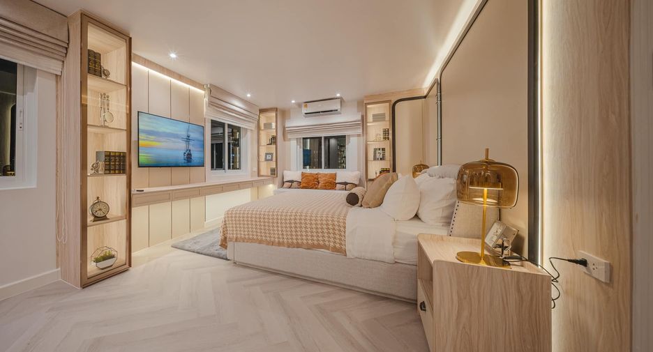 For rent 2 bedrooms condo in Yan Nawa, Bangkok
