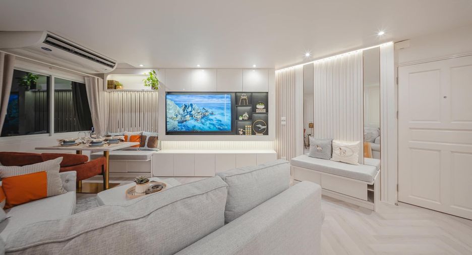 For rent 2 bedrooms condo in Yan Nawa, Bangkok