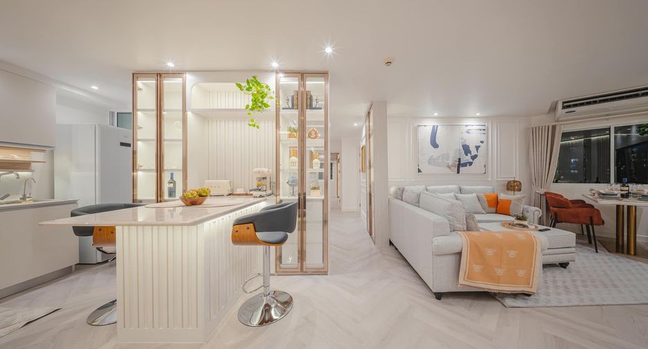 For rent 2 bedrooms condo in Yan Nawa, Bangkok