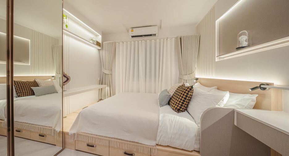 For rent 2 bedrooms condo in Yan Nawa, Bangkok
