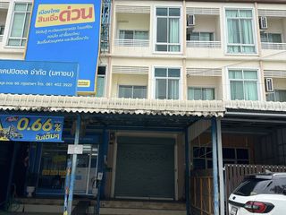 Casa adosada en alquiler de 3 habitaciones en Suan Luang, Bangkok