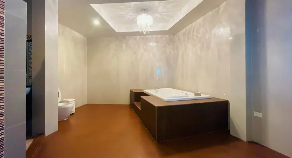 出售 5 卧室 独立屋 在 Mueang Chiang Mai, Chiang Mai