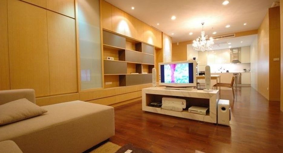 For rent 2 bedrooms condo in Watthana, Bangkok