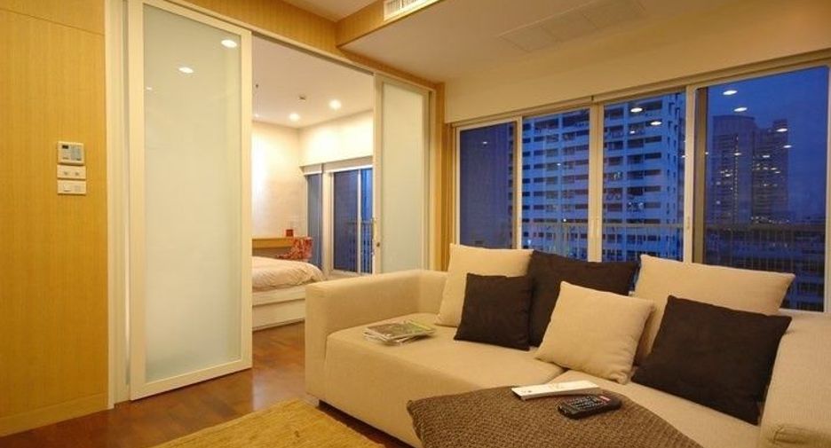 For rent 2 bedrooms condo in Watthana, Bangkok