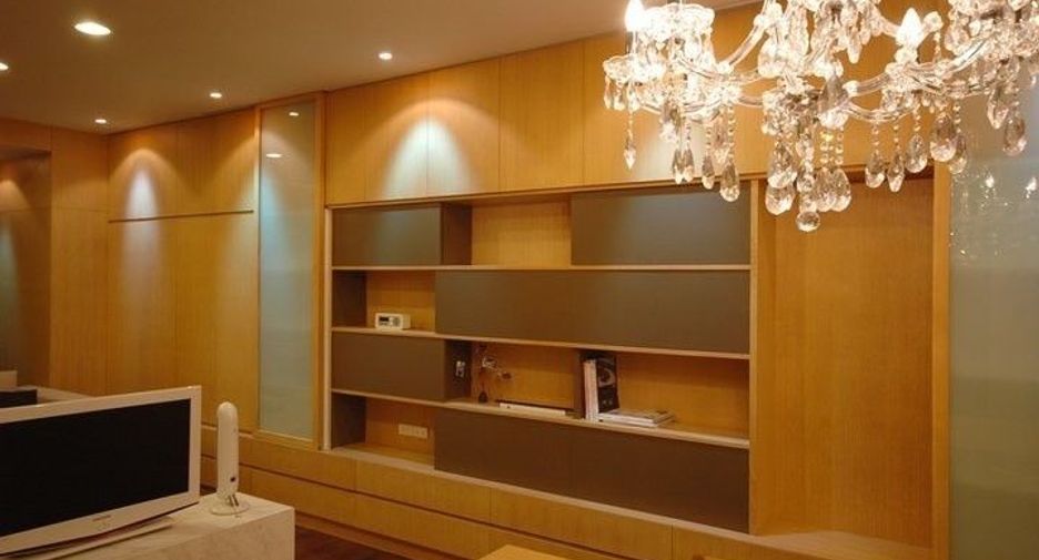 For rent 2 bedrooms condo in Watthana, Bangkok