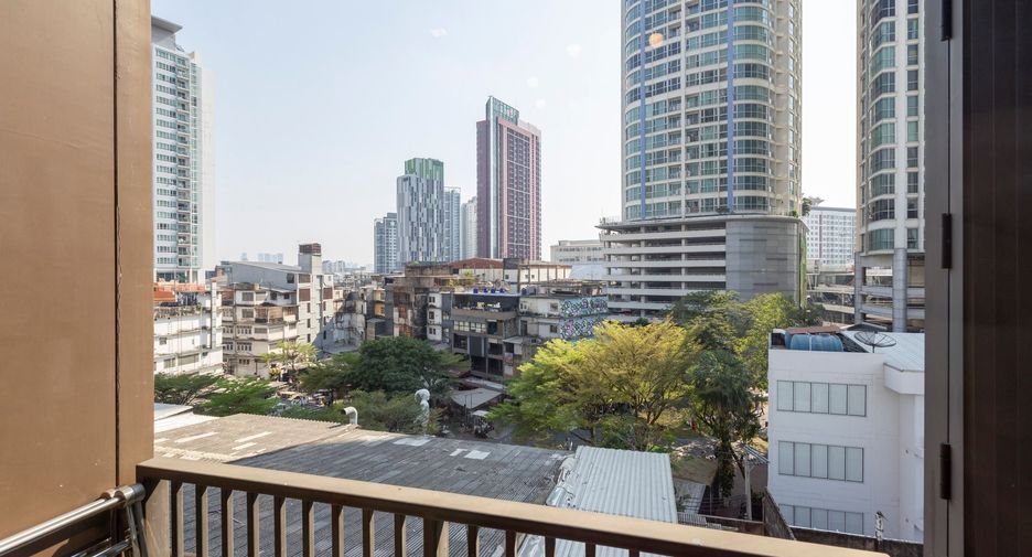 For sale 1 bed condo in Khlong Toei, Bangkok