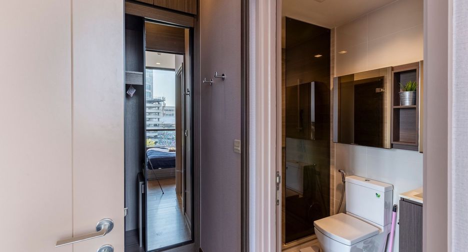 For sale 1 bed condo in Khlong Toei, Bangkok