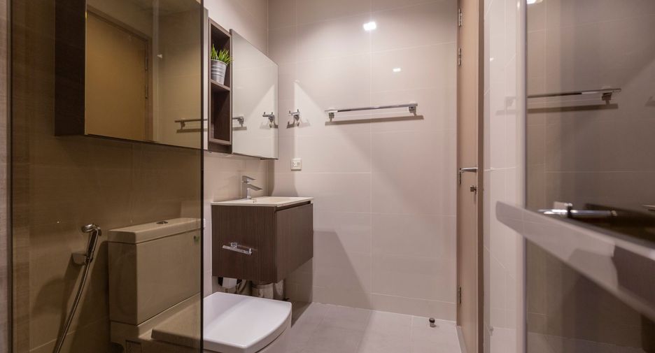 For sale 1 bed condo in Khlong Toei, Bangkok