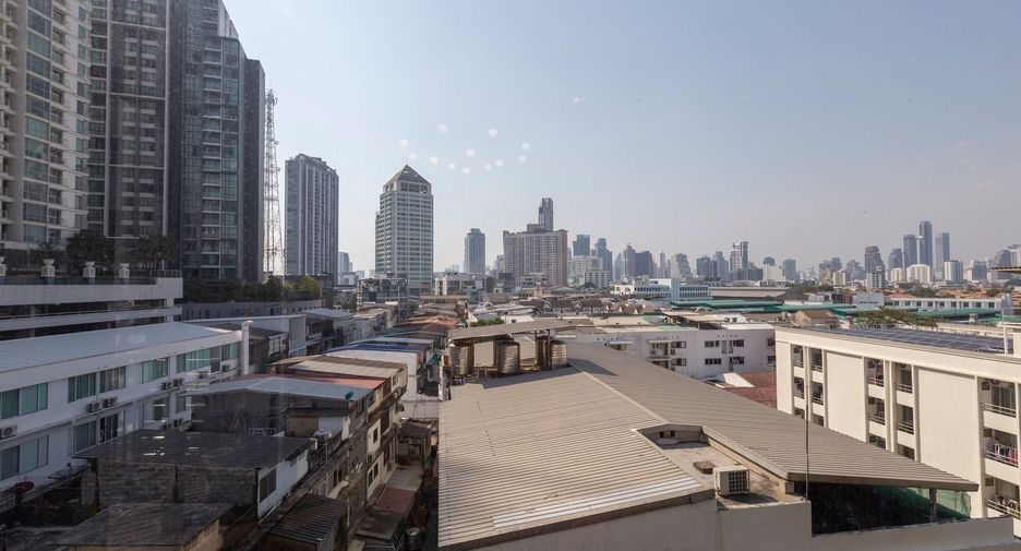 For sale 1 bed condo in Khlong Toei, Bangkok