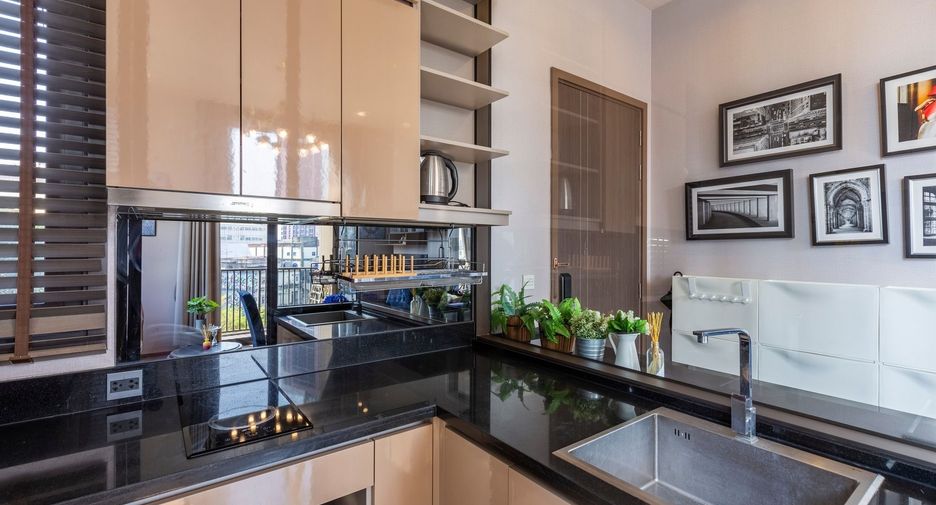For sale 1 bed condo in Khlong Toei, Bangkok