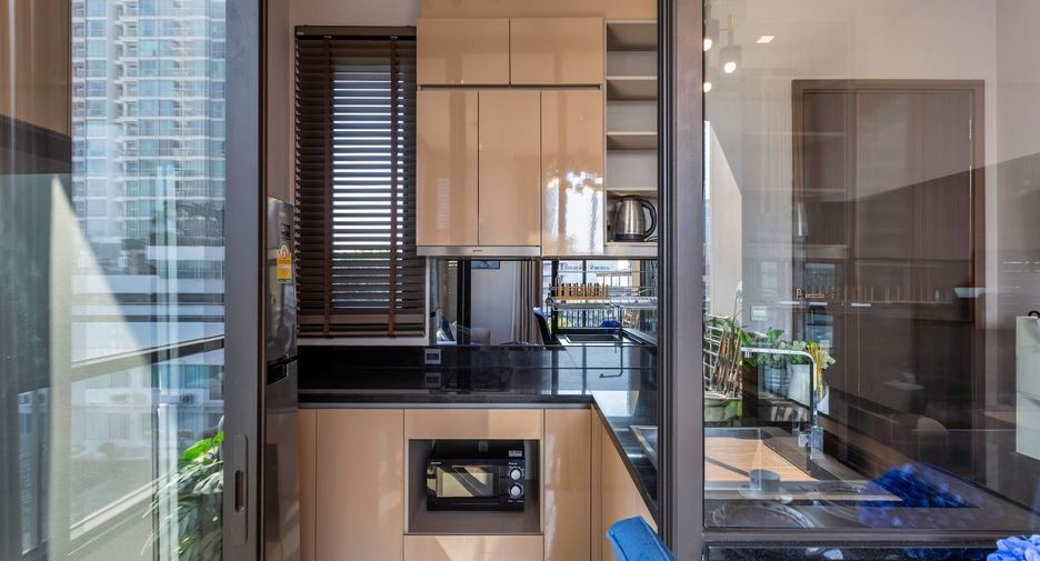 For sale 1 bed condo in Khlong Toei, Bangkok