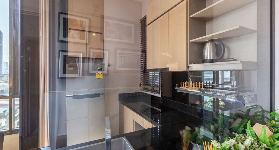 For sale 1 bed condo in Khlong Toei, Bangkok