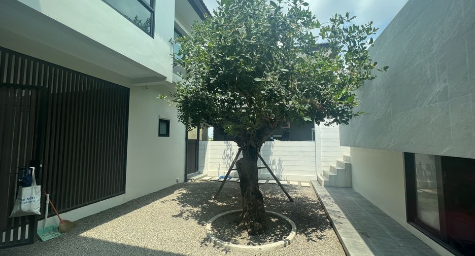 For sale 4 ベッドルーム villa in San Kamphaeng, Chiang Mai