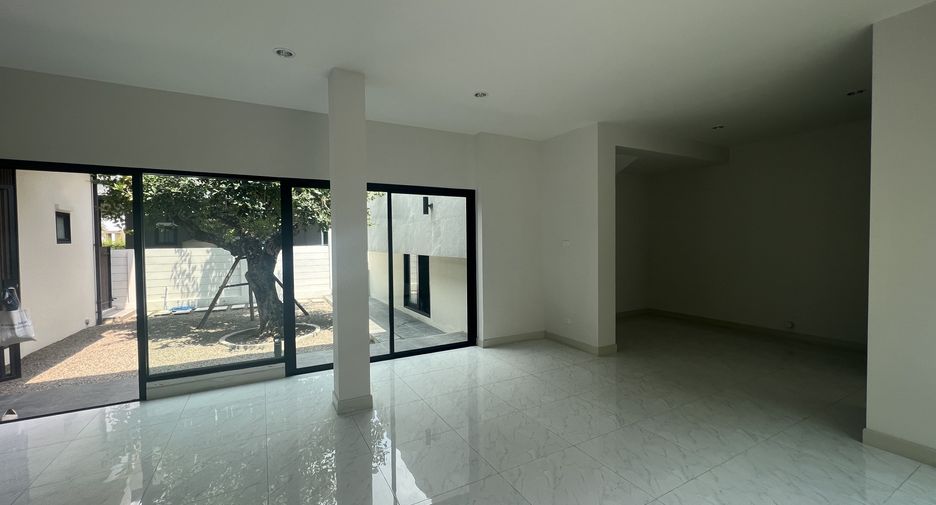 For sale 4 ベッドルーム villa in San Kamphaeng, Chiang Mai