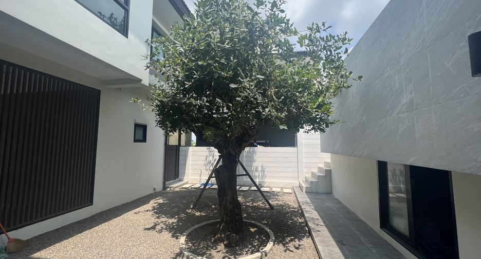 For sale 4 ベッドルーム villa in San Kamphaeng, Chiang Mai