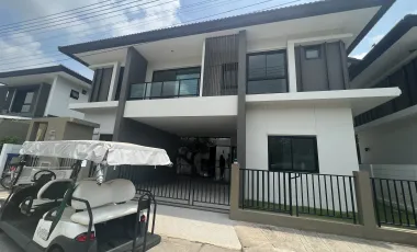 Villa zum Kauf mit 4 Zimmer in San Kamphaeng, Chiang Mai