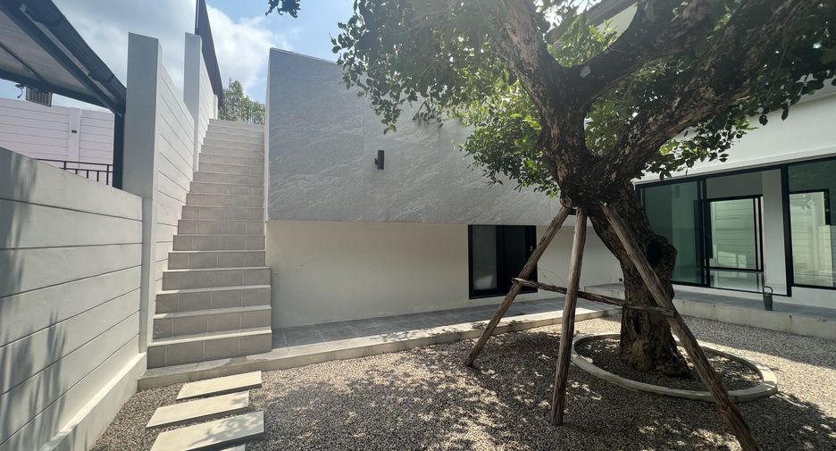 For sale 4 ベッドルーム villa in San Kamphaeng, Chiang Mai