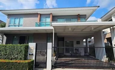 Casa en venta y en alquiler de 4 habitaciones en Lat Krabang, Bangkok